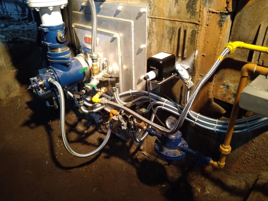 るつぼ式溶解炉／バーナー更新工事
